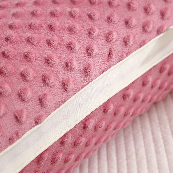 91家纺网 家纺一手货源 找家纺 万聚凯枕芯 2025新款绒豆豆枕头枕芯 玫粉