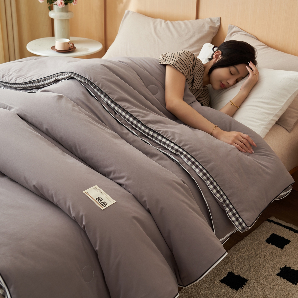 91家纺网 家纺一手货源 找家纺 （总）子由家居 2025新款无印风棋盘格立体大豆子母被被子被芯