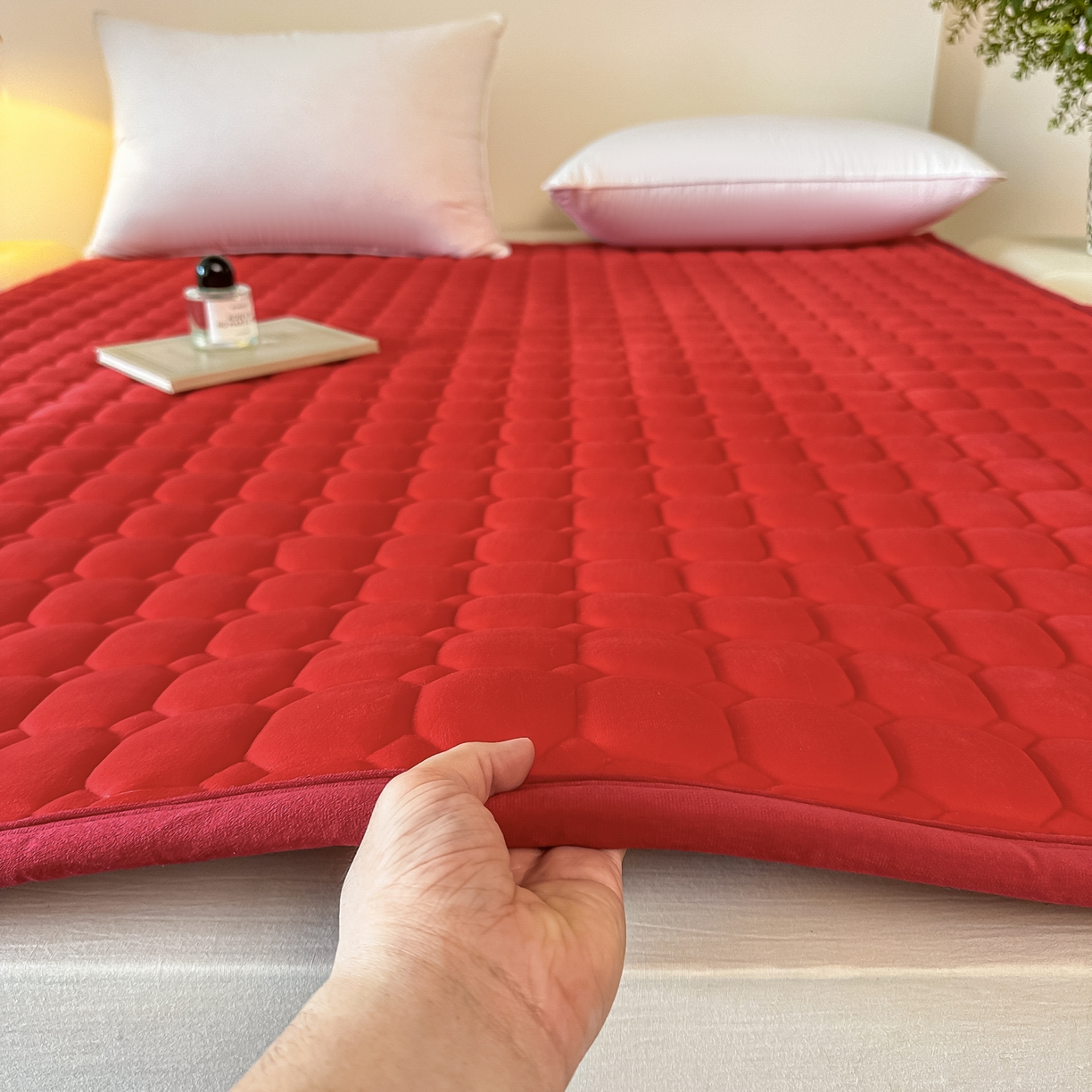 91家纺网 家纺一手货源 找家纺 手艺人家纺 2025新款 新格子宝宝绒床垫 DT50