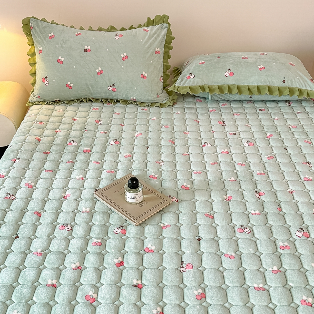 91家纺网 家纺一手货源 找家纺 手艺人家纺 2025新款 新格子宝宝绒床垫 DT51