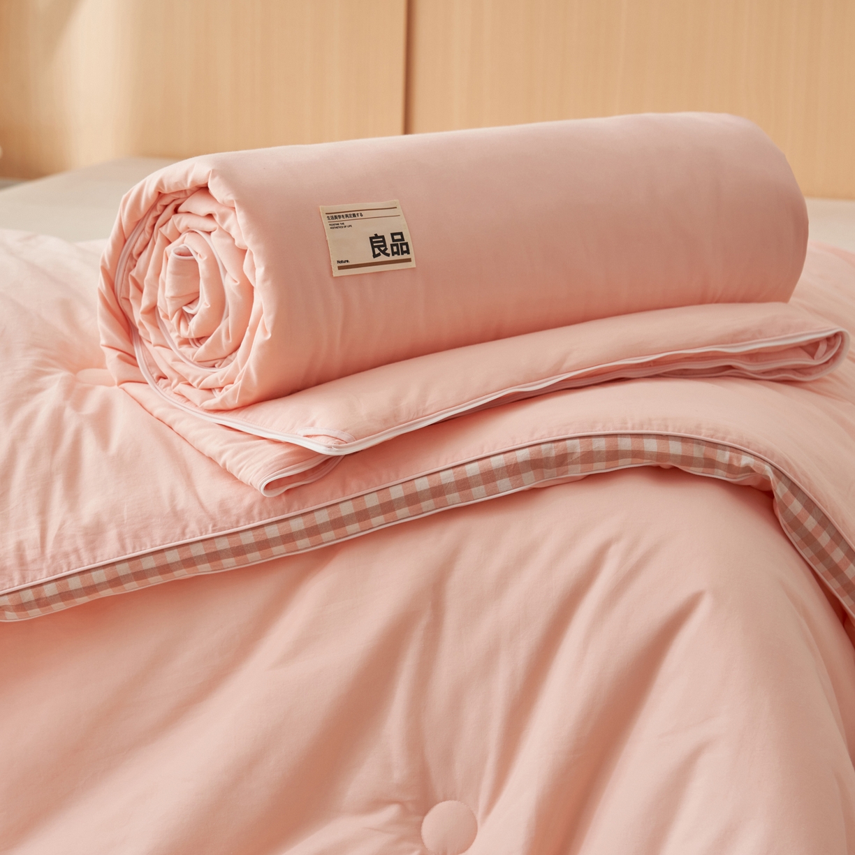 91家纺网 家纺一手货源 找家纺 子由家居 2025新款无印风棋盘格立体大豆子母被被子被芯 棋盘格子母被-浅粉