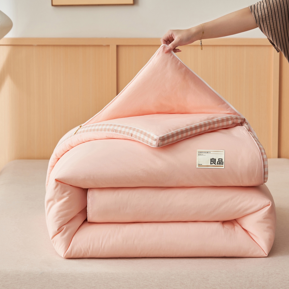 91家纺网 家纺一手货源 找家纺 子由家居 2025新款无印风棋盘格立体大豆子母被被子被芯 棋盘格子母被-浅粉