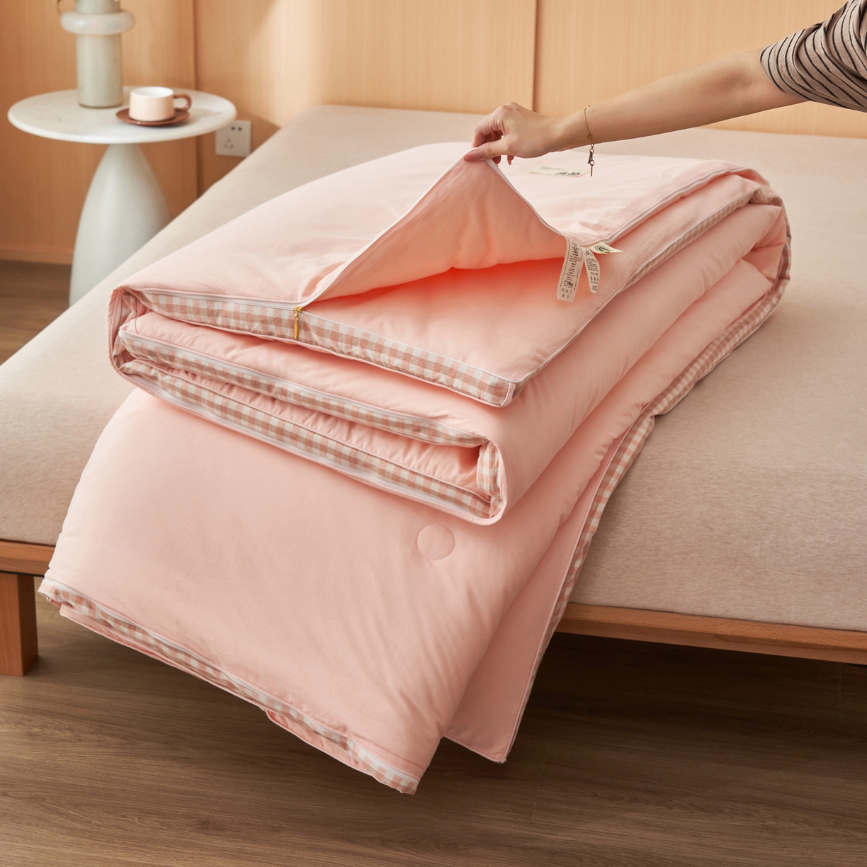 91家纺网 家纺一手货源 找家纺 子由家居 2025新款无印风棋盘格立体大豆子母被被子被芯 棋盘格子母被-浅粉