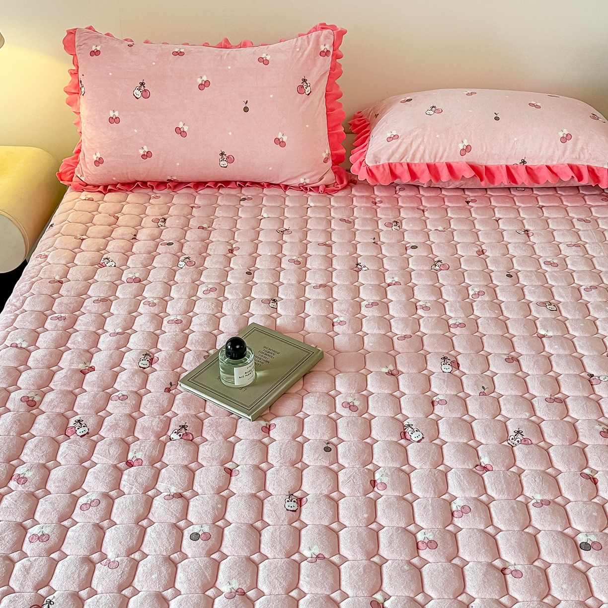 91家纺网 家纺一手货源 找家纺 手艺人家纺 2025新款 新格子宝宝绒床垫 DT57