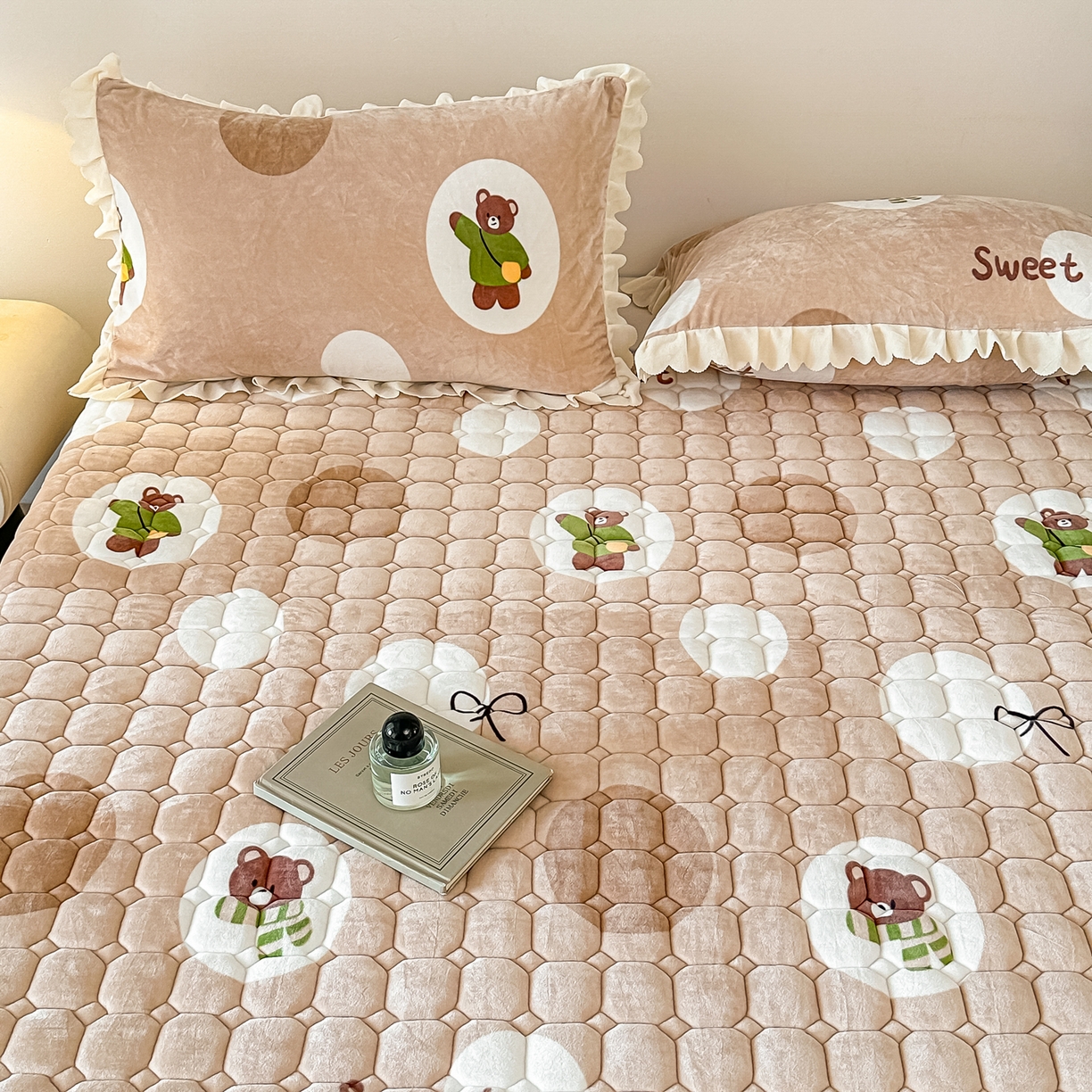 91家纺网 家纺一手货源 找家纺 手艺人家纺 2025新款 新格子宝宝绒床垫 DT59