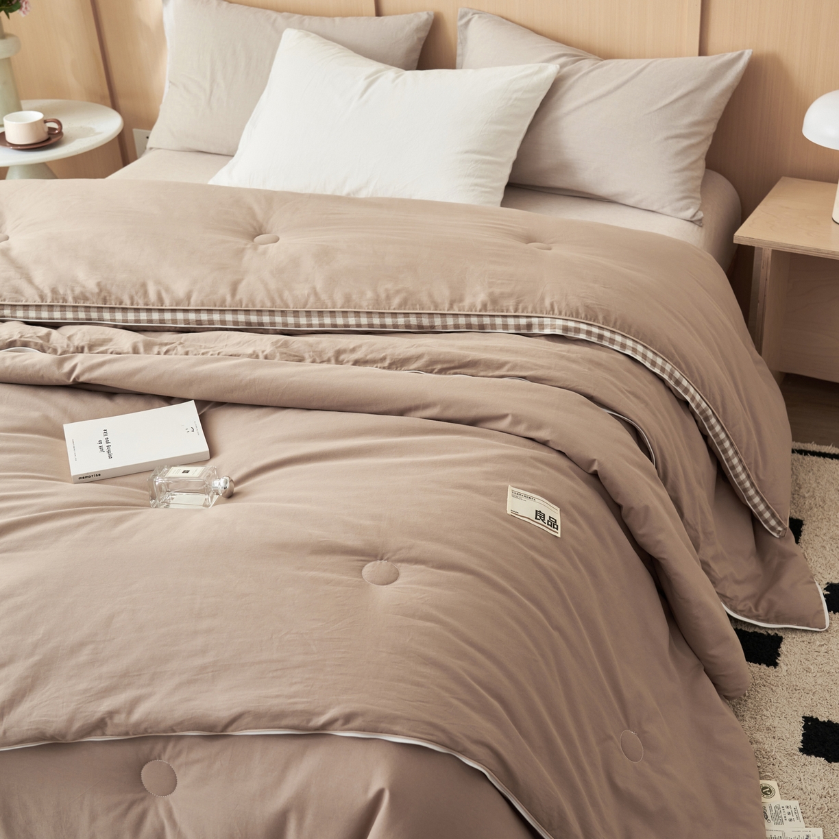 91家纺网 家纺一手货源 找家纺 子由家居 2025新款无印风棋盘格立体大豆子母被被子被芯 棋盘格子母被-驼色