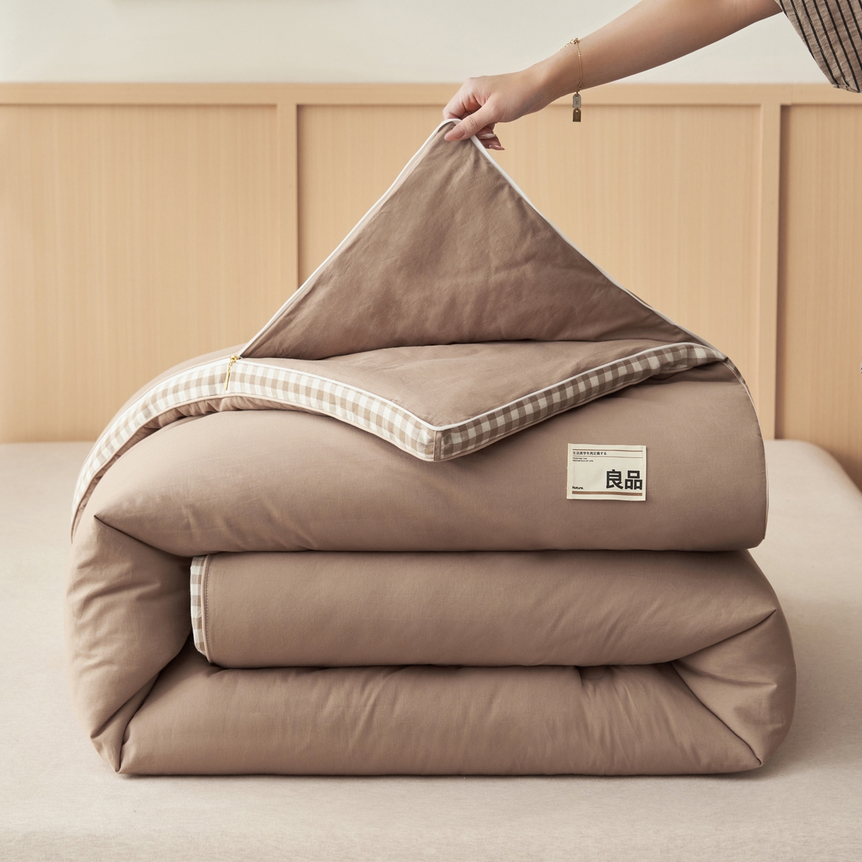 91家纺网 家纺一手货源 找家纺 子由家居 2025新款无印风棋盘格立体大豆子母被被子被芯 棋盘格子母被-驼色