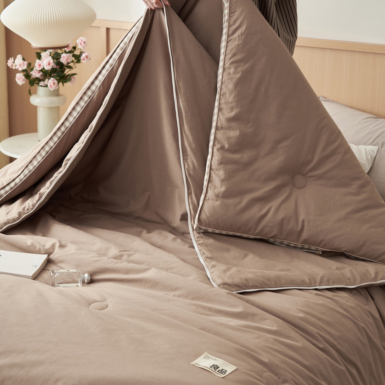 91家纺网 家纺一手货源 找家纺 子由家居 2025新款无印风棋盘格立体大豆子母被被子被芯 棋盘格子母被-驼色