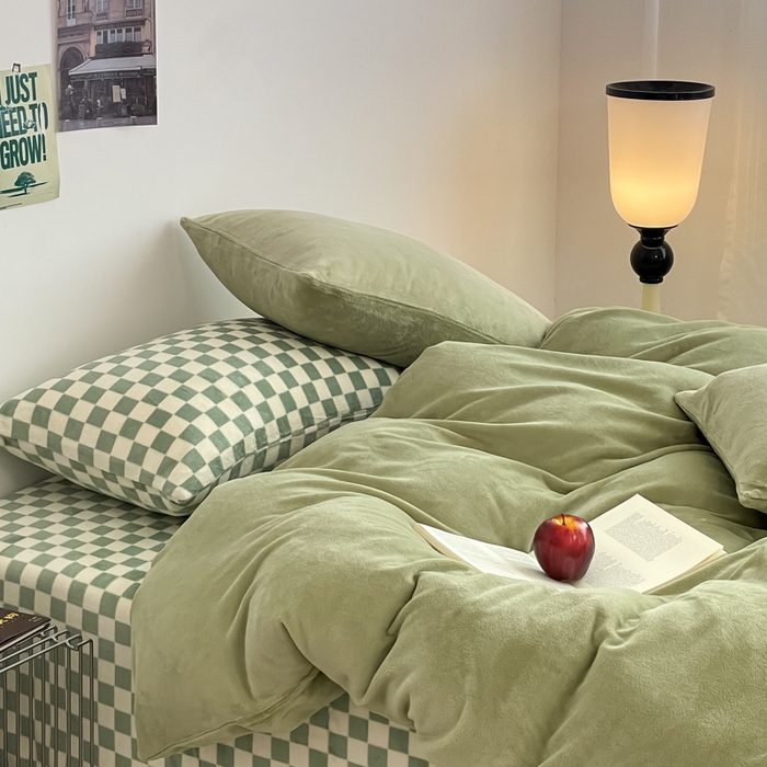 91家纺网 家纺一手货源 找家纺 三朵家纺 2025新款法莱绒混搭四件套 橄榄绿+绿格