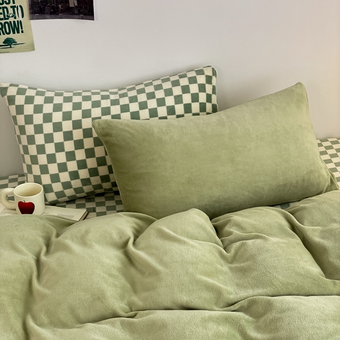 91家纺网 家纺一手货源 找家纺 三朵家纺 2025新款法莱绒混搭四件套 橄榄绿+绿格