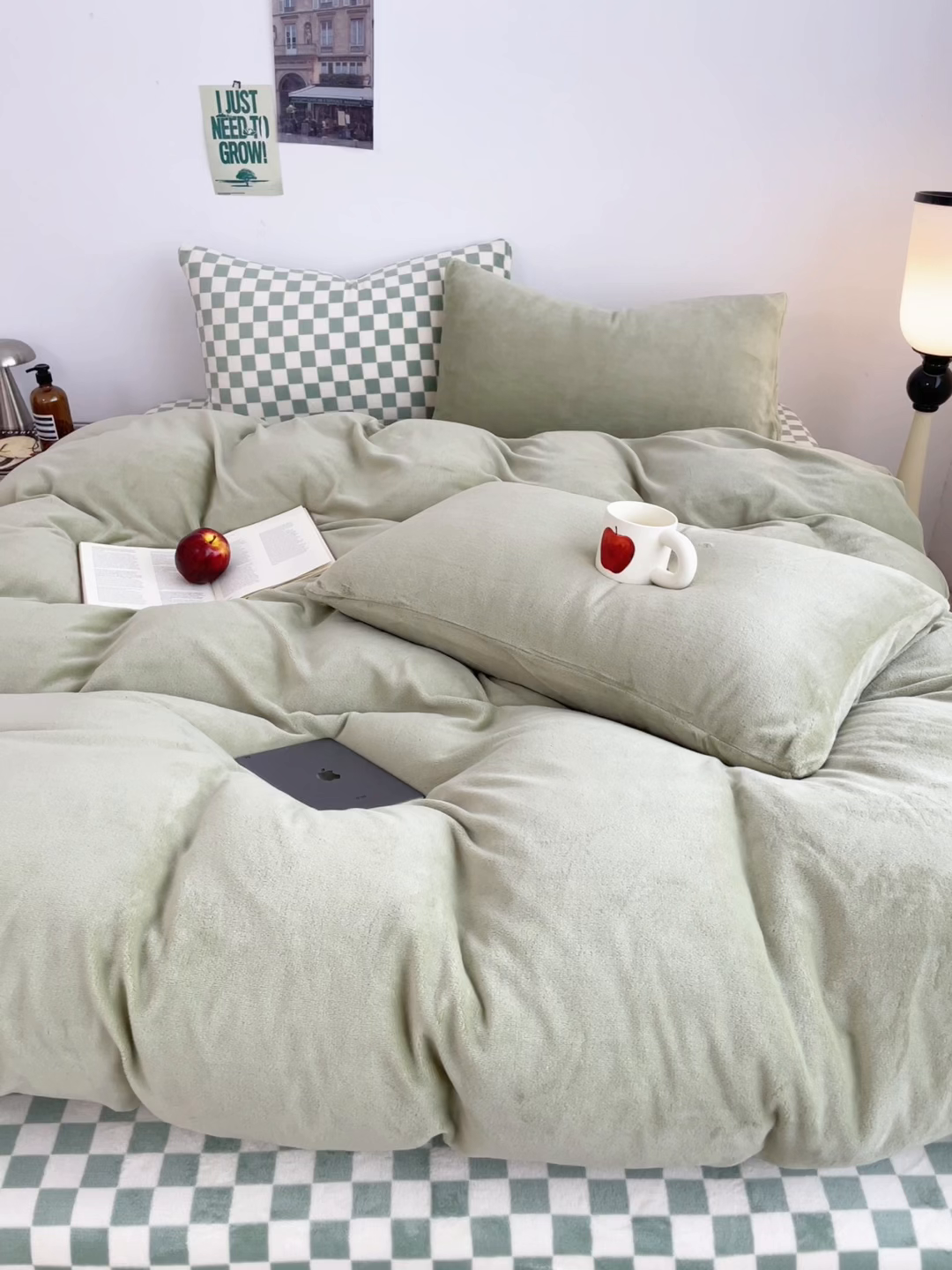 91家纺网 家纺一手货源 找家纺 三朵家纺 2025新款法莱绒混搭四件套 橄榄绿+绿格