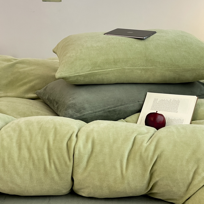 91家纺网 家纺一手货源 找家纺 三朵家纺 2025新款法莱绒混搭四件套 橄榄绿+墨绿