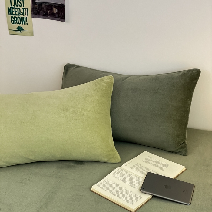 91家纺网 家纺一手货源 找家纺 三朵家纺 2025新款法莱绒混搭四件套 橄榄绿+墨绿