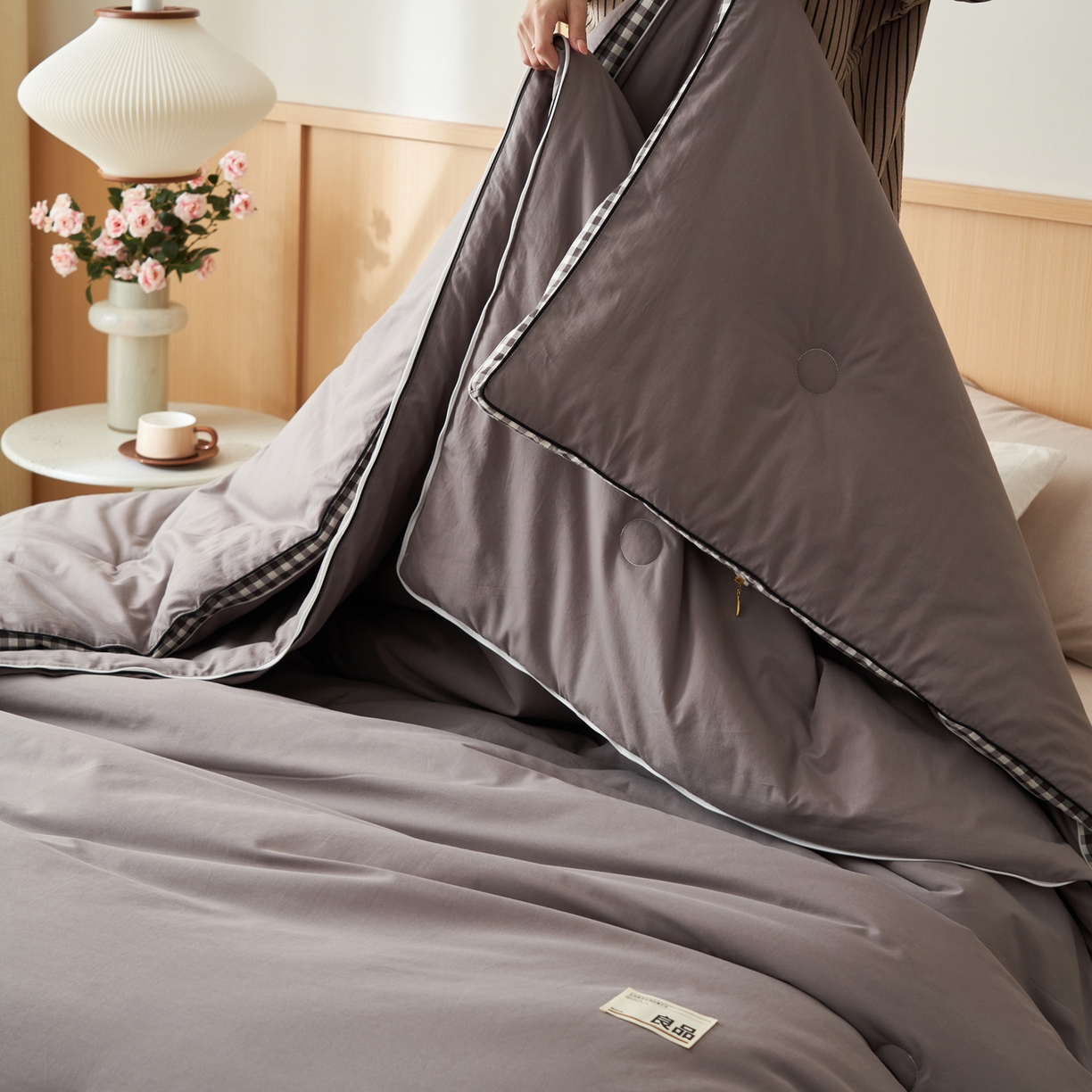 91家纺网 家纺一手货源 找家纺 （总）子由家居 2025新款无印风棋盘格立体大豆被被子被芯