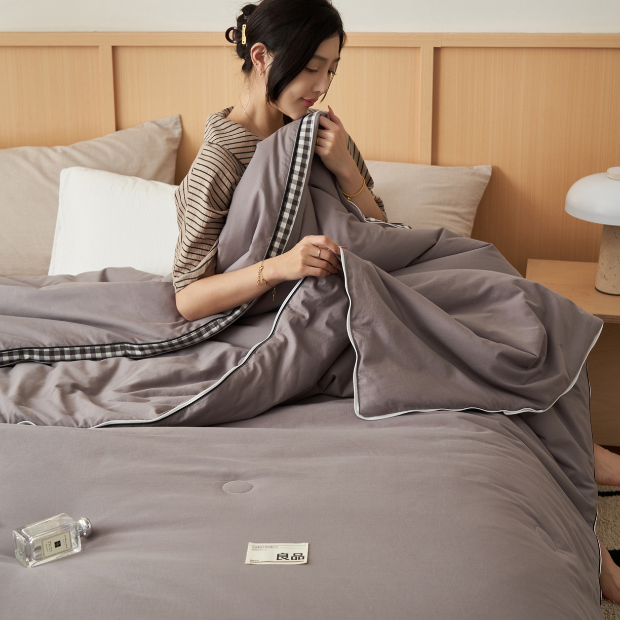 91家纺网 家纺一手货源 找家纺 （总）子由家居 2025新款无印风棋盘格立体大豆被被子被芯