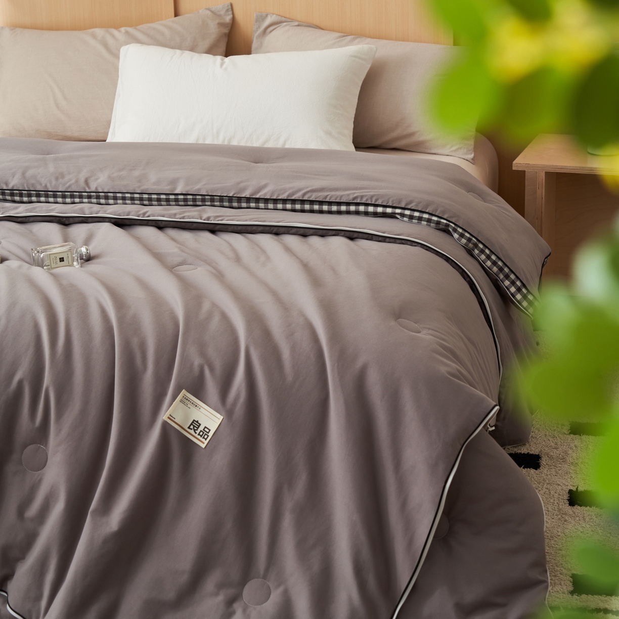 91家纺网 家纺一手货源 找家纺 （总）子由家居 2025新款无印风棋盘格立体大豆被被子被芯