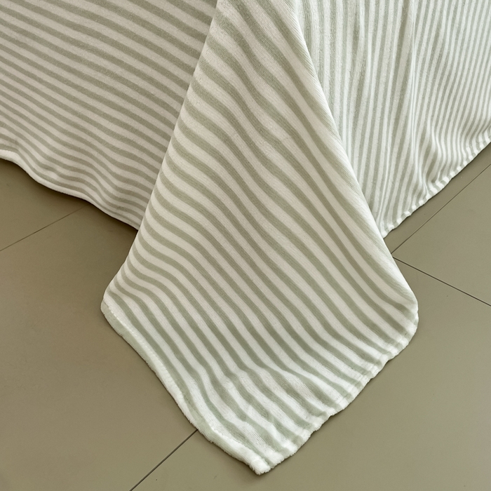 91家纺网 家纺一手货源 找家纺 三朵家纺 2025新款法莱绒混搭四件套 果绿+细条