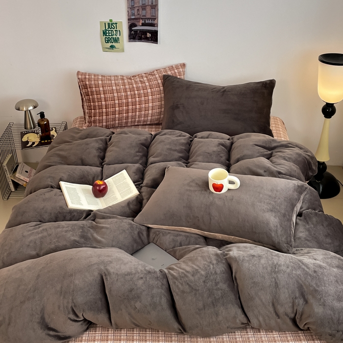 91家纺网 家纺一手货源 找家纺 三朵家纺 2025新款法莱绒混搭四件套 灰雅格调