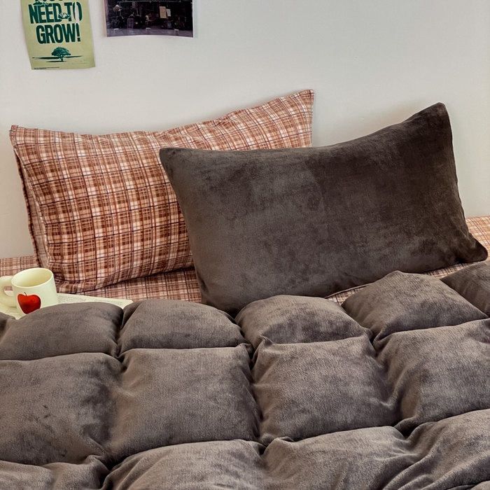 91家纺网 家纺一手货源 找家纺 三朵家纺 2025新款法莱绒混搭四件套 灰雅格调