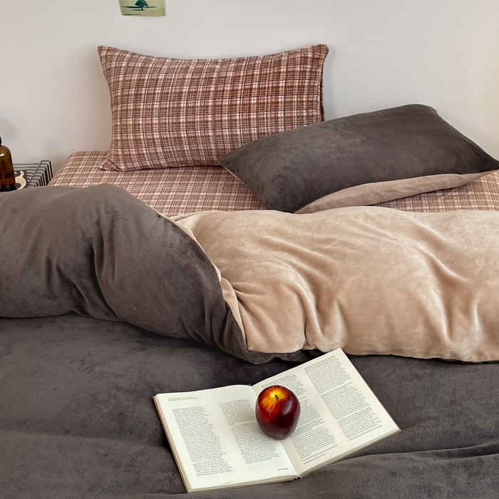 91家纺网 家纺一手货源 找家纺 三朵家纺 2025新款法莱绒混搭四件套 灰雅格调