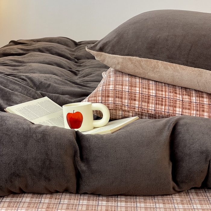 91家纺网 家纺一手货源 找家纺 三朵家纺 2025新款法莱绒混搭四件套 灰雅格调