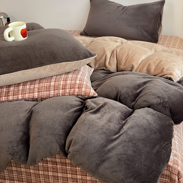 91家纺网 家纺一手货源 找家纺 三朵家纺 2025新款法莱绒混搭四件套 灰雅格调