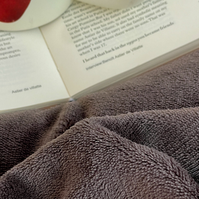 91家纺网 家纺一手货源 找家纺 三朵家纺 2025新款法莱绒混搭四件套 灰雅格调