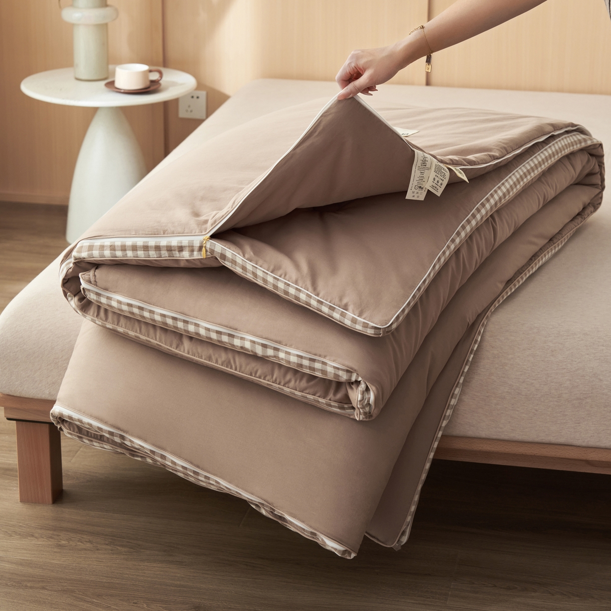 91家纺网 家纺一手货源 找家纺 子由家居 2025新款无印风棋盘格立体大豆被被子被芯 棋盘格-米驼