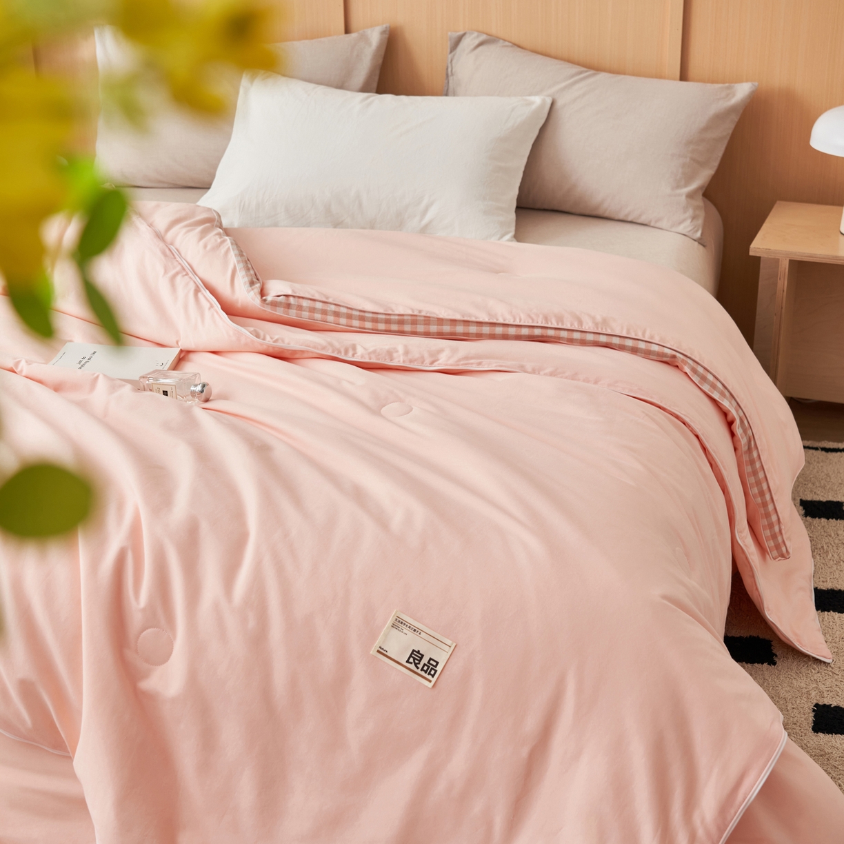 91家纺网 家纺一手货源 找家纺 子由家居 2025新款无印风棋盘格立体大豆被被子被芯 棋盘格-浅粉