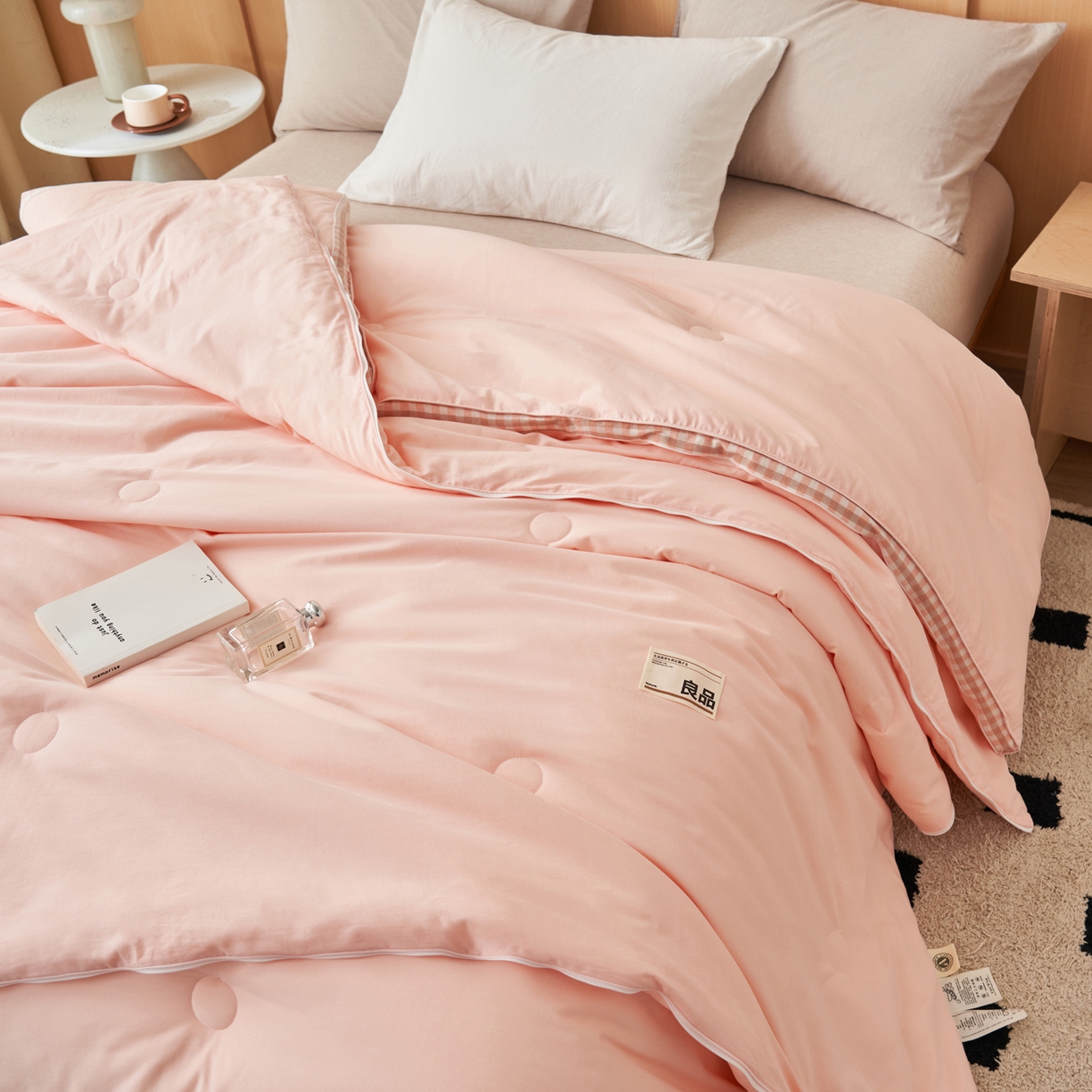 91家纺网 家纺一手货源 找家纺 子由家居 2025新款无印风棋盘格立体大豆被被子被芯 棋盘格-浅粉