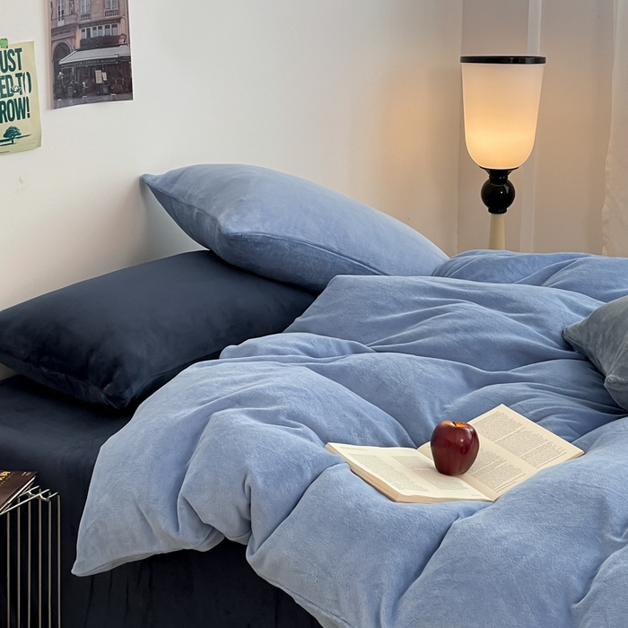 91家纺网 家纺一手货源 找家纺 三朵家纺 2025新款法莱绒混搭四件套 琉璃蓝-蓝