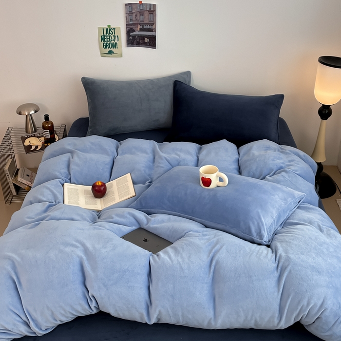 91家纺网 家纺一手货源 找家纺 三朵家纺 2025新款法莱绒混搭四件套 琉璃蓝-蓝