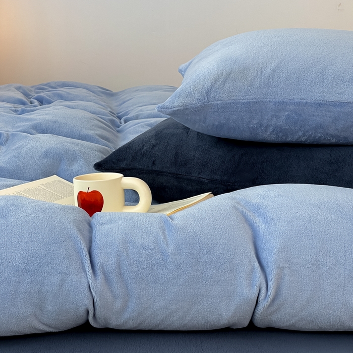 91家纺网 家纺一手货源 找家纺 三朵家纺 2025新款法莱绒混搭四件套 琉璃蓝-蓝