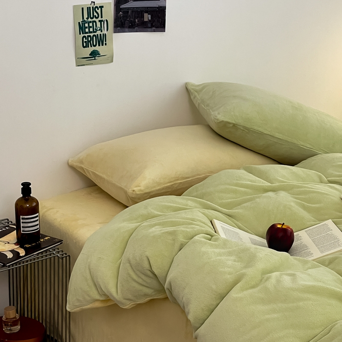 91家纺网 家纺一手货源 找家纺 三朵家纺 2025新款法莱绒混搭四件套 嫩绿+奶黄