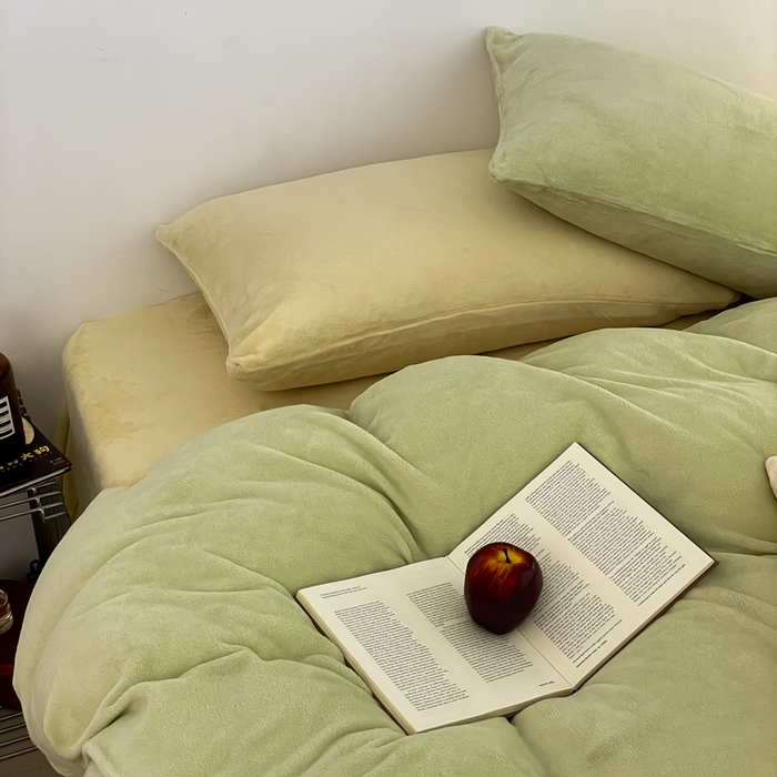 91家纺网 家纺一手货源 找家纺 三朵家纺 2025新款法莱绒混搭四件套 嫩绿+奶黄