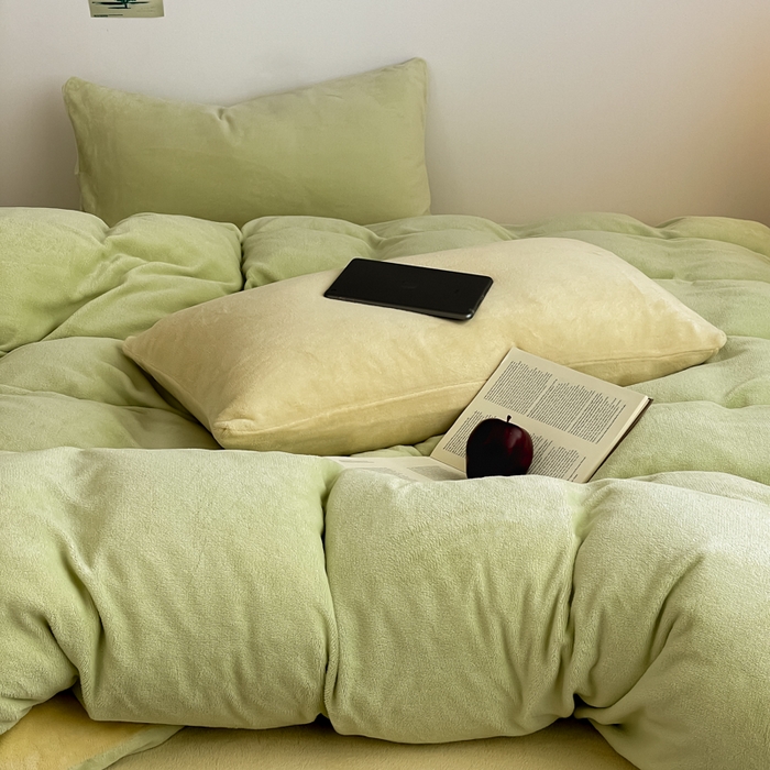 91家纺网 家纺一手货源 找家纺 三朵家纺 2025新款法莱绒混搭四件套 嫩绿+奶黄