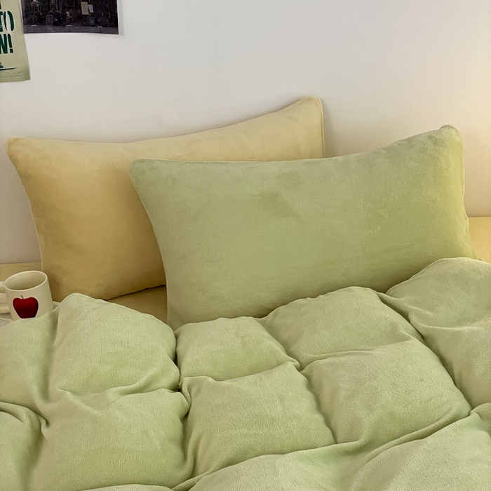 91家纺网 家纺一手货源 找家纺 三朵家纺 2025新款法莱绒混搭四件套 嫩绿+奶黄