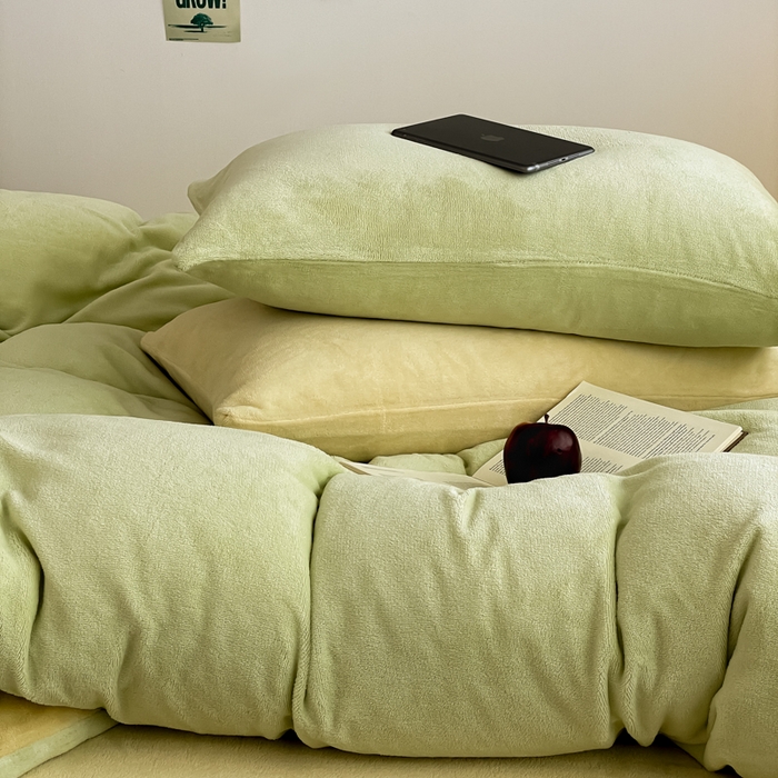 91家纺网 家纺一手货源 找家纺 三朵家纺 2025新款法莱绒混搭四件套 嫩绿+奶黄