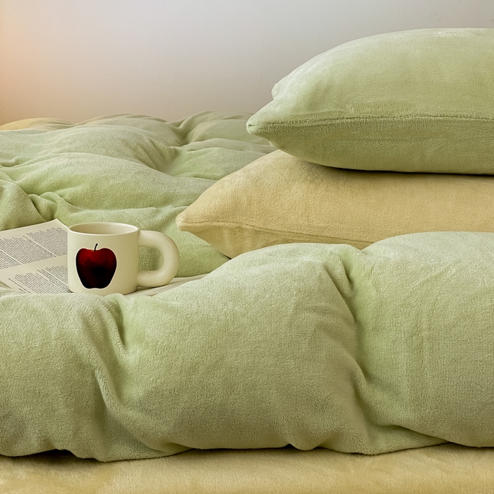 91家纺网 家纺一手货源 找家纺 三朵家纺 2025新款法莱绒混搭四件套 嫩绿+奶黄