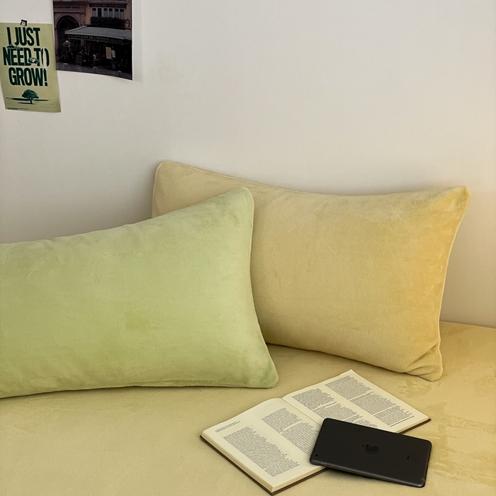 91家纺网 家纺一手货源 找家纺 三朵家纺 2025新款法莱绒混搭四件套 嫩绿+奶黄