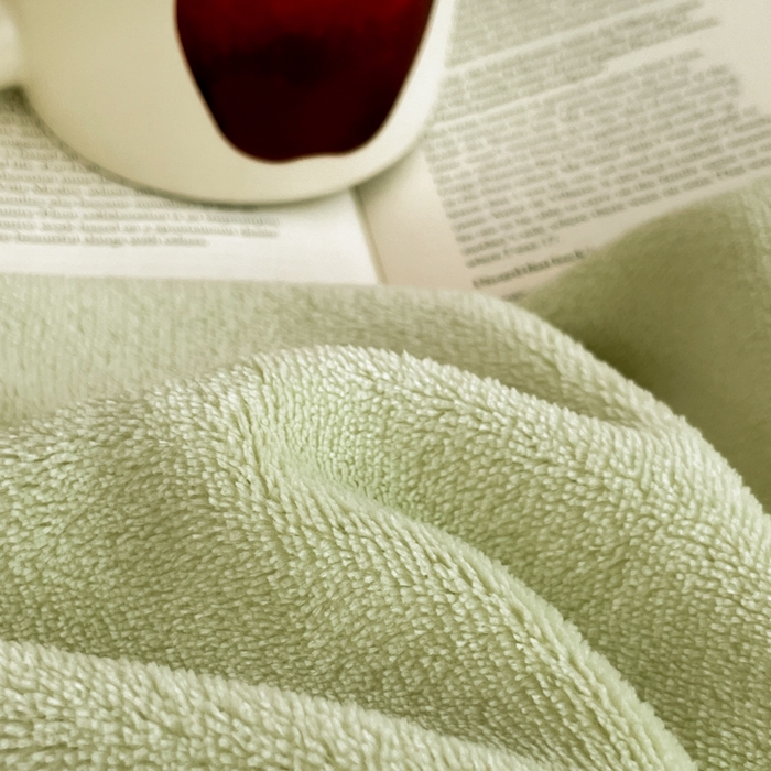 91家纺网 家纺一手货源 找家纺 三朵家纺 2025新款法莱绒混搭四件套 嫩绿+奶黄