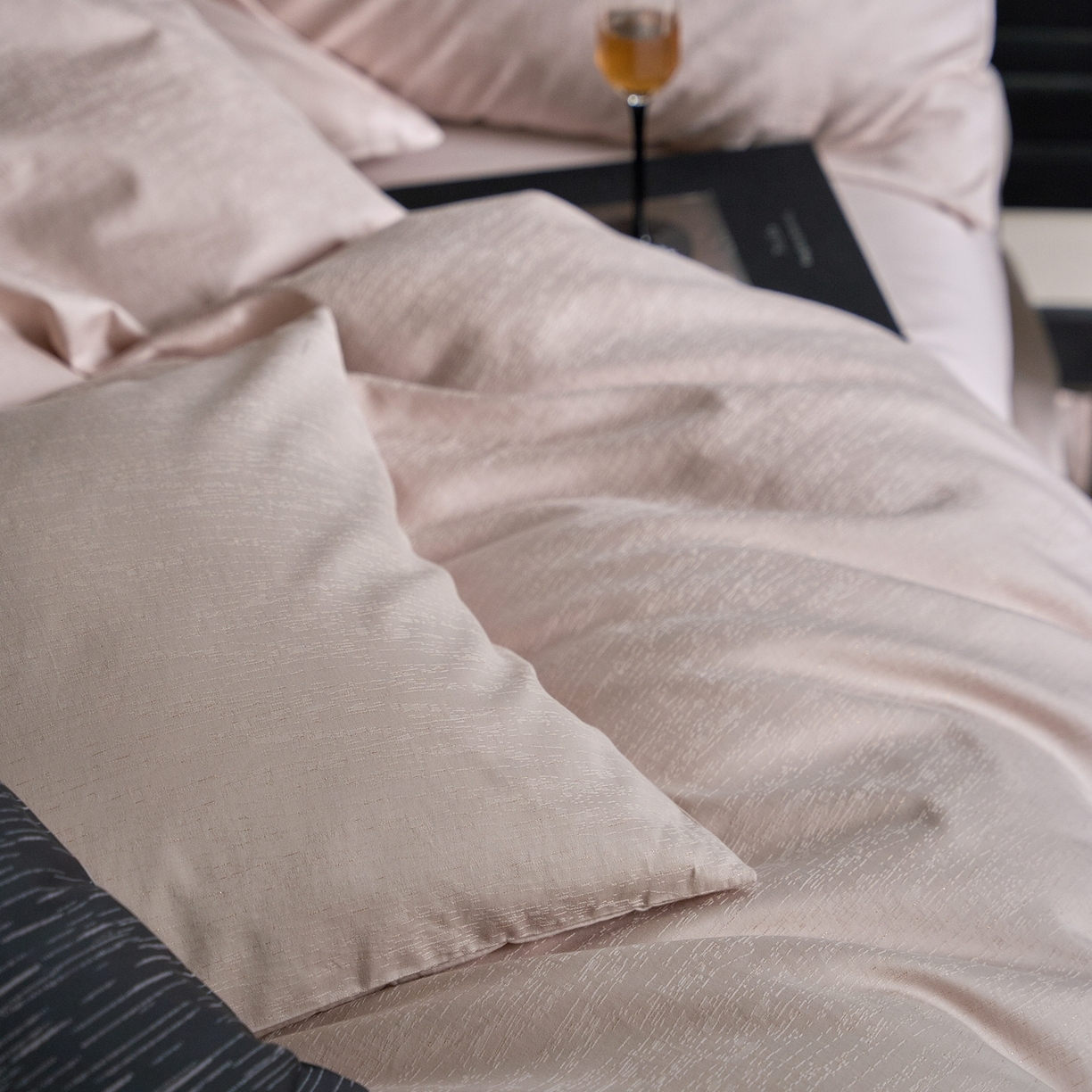 91家纺网 家纺一手货源 找家纺 （总）ONE TWO ONE 121 2025新款100S长绒棉贡缎提花四件套-莳光线条【提供买家秀】【会员-20】