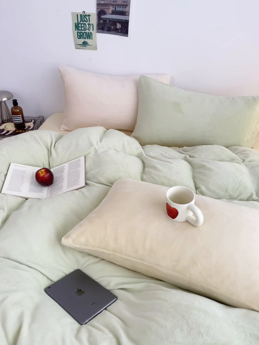 91家纺网 家纺一手货源 找家纺 三朵家纺 2025新款法莱绒混搭四件套 嫩绿+奶黄