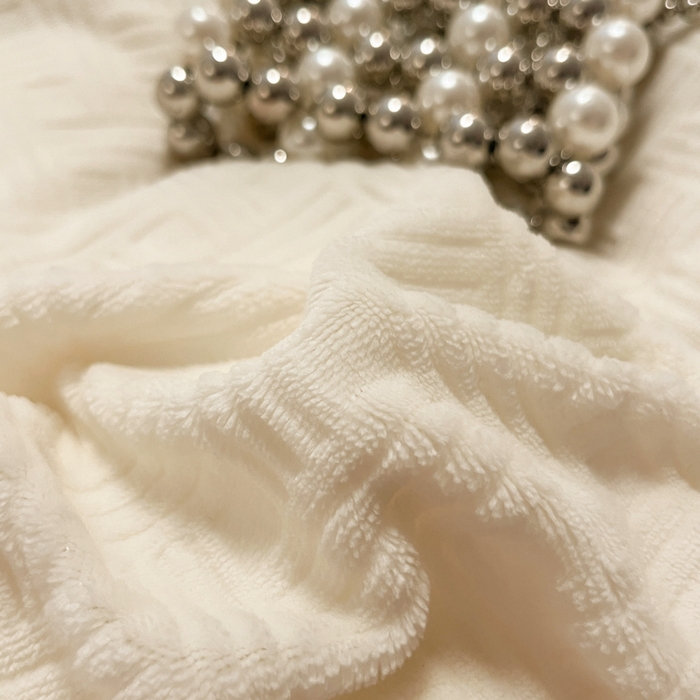 91家纺网 家纺一手货源 找家纺 如一 2025新款A类3D立体雕花牛奶绒四件套 编织纹-白咖