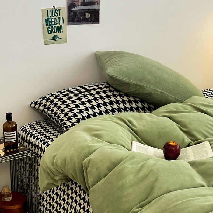 91家纺网 家纺一手货源 找家纺 三朵家纺 2025新款法莱绒混搭四件套 苹果绿