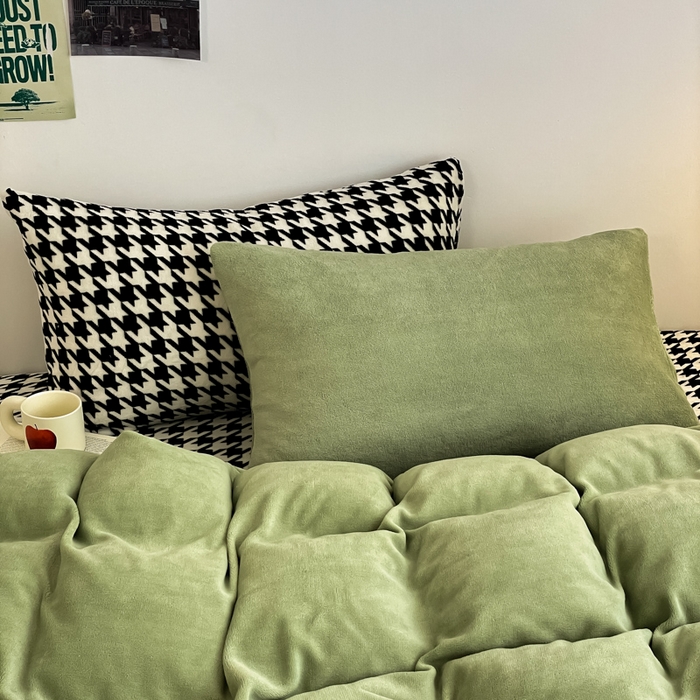 91家纺网 家纺一手货源 找家纺 三朵家纺 2025新款法莱绒混搭四件套 苹果绿