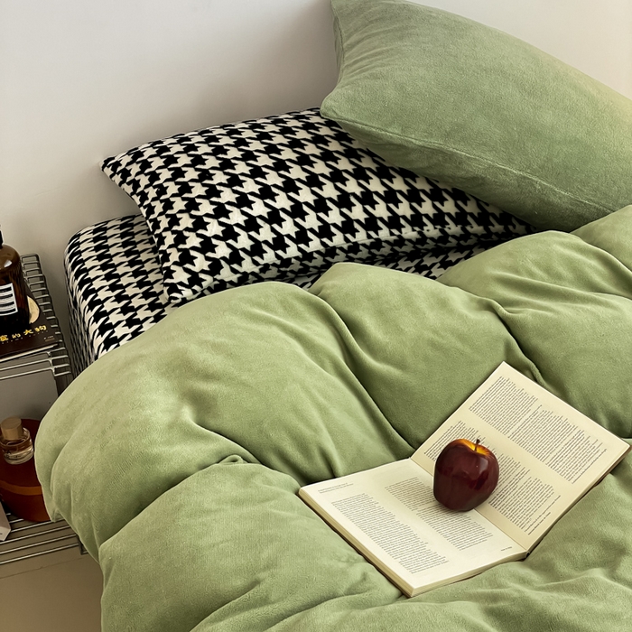 91家纺网 家纺一手货源 找家纺 三朵家纺 2025新款法莱绒混搭四件套 苹果绿