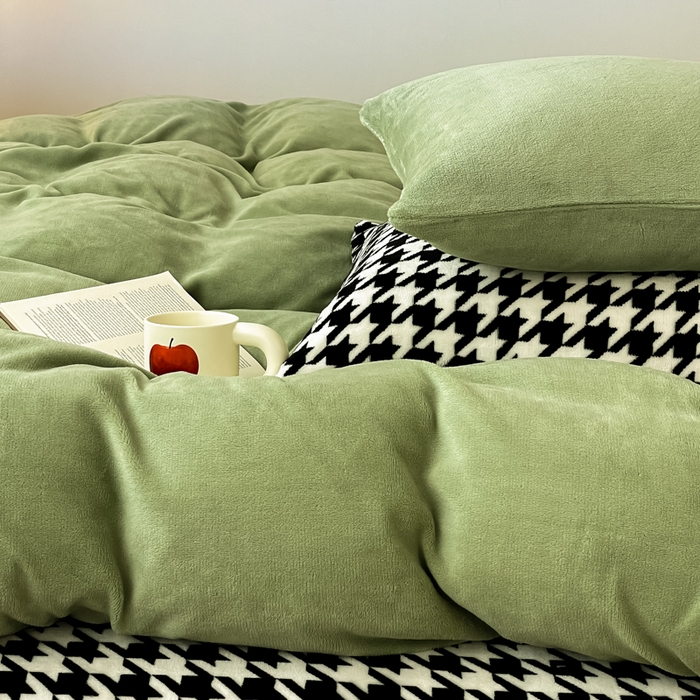 91家纺网 家纺一手货源 找家纺 三朵家纺 2025新款法莱绒混搭四件套 苹果绿