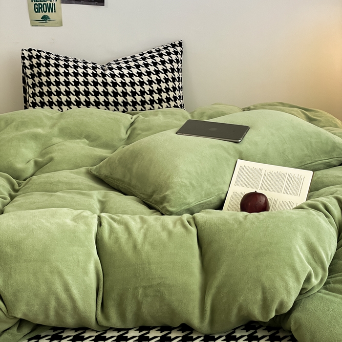 91家纺网 家纺一手货源 找家纺 三朵家纺 2025新款法莱绒混搭四件套 苹果绿