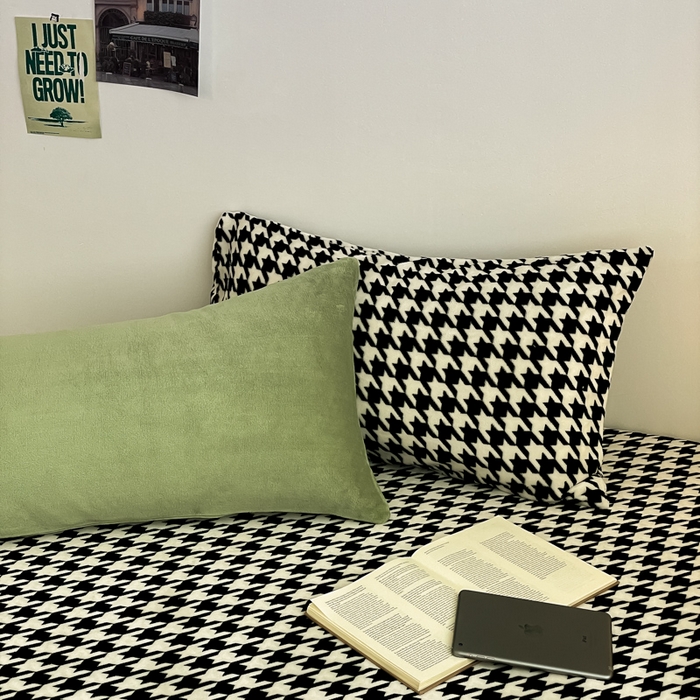 91家纺网 家纺一手货源 找家纺 三朵家纺 2025新款法莱绒混搭四件套 苹果绿